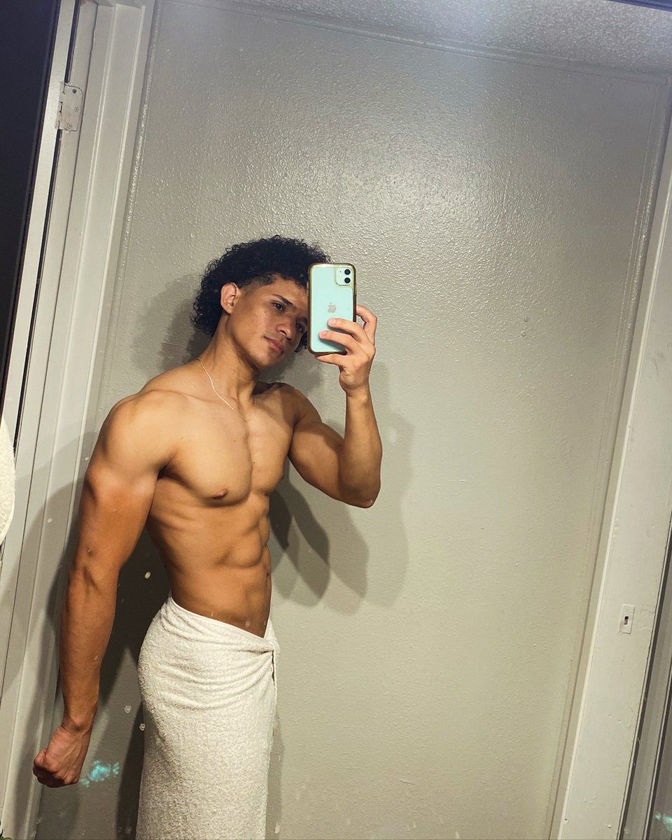 Quien se ducha conmigo ? IG @dithwuillians