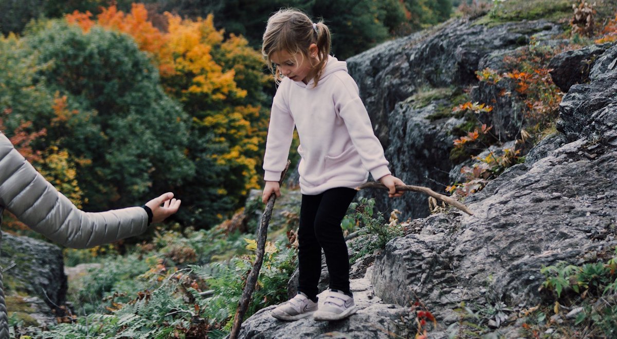 "The miracle is not to fly in the air but to walk on the earth." This reminds us: the real wonder is the planet beneath our feet. Watch the video &amp; rediscover the beauty in the simple things. tinyurl.com/3a6mmj6s
#NatureMiracle #EcoWisdom #MindfulSteps #EarthMatters