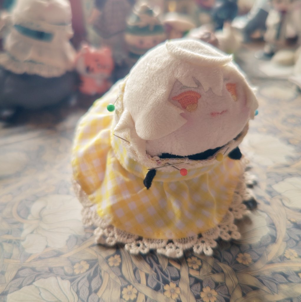 akkkkko2's tweet photo. 昨日お風呂入ってたら急にレモンイエローのもち服作りたくなったので作ってる🍋🍋🍋🪡
あとエプロンと、おパンツも新しいの作ろうかな〜🩲 https://t.co/BpdS8DBe2V