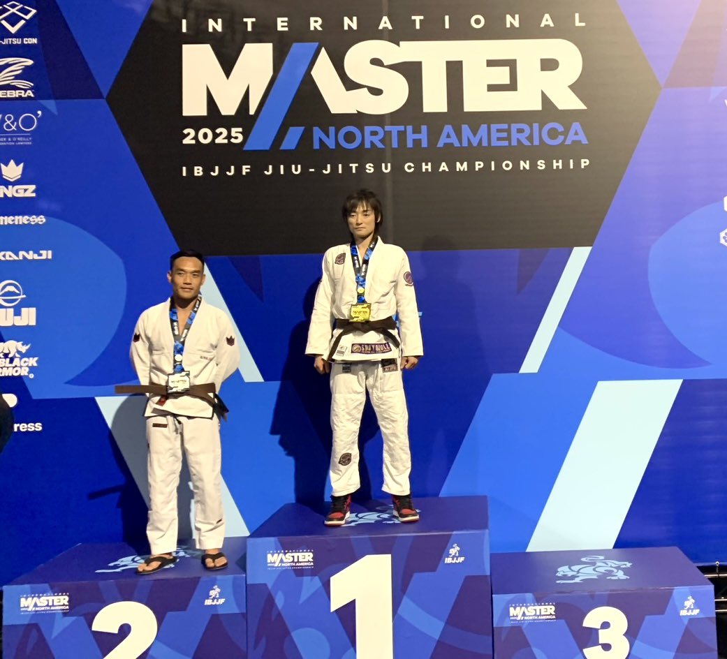 AKAredstar's tweet image. Secured the win please for my brown belt debut🥇
And another gold for @ibjjf international master, but as brown belt this time🟫🟫🟫
Now back to the training to get ready for world in Vegas in Aug

#bjj #brazilianjiujitsu #ibjjf #ブラジリアン柔術 #柔術