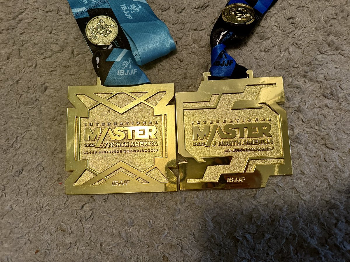 AKAredstar's tweet image. Secured the win please for my brown belt debut🥇
And another gold for @ibjjf international master, but as brown belt this time🟫🟫🟫
Now back to the training to get ready for world in Vegas in Aug

#bjj #brazilianjiujitsu #ibjjf #ブラジリアン柔術 #柔術