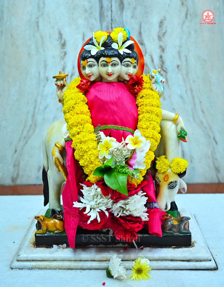 *!! ॐ साई राम !!*
*श्री साईबाबा संस्थान विश्वस्त व्यवस्था,शिर्डी*
*!! ॐ Sai Ram !!*
*Shri Saibaba Sansthan Trust, Shirdi*
≈≈≈≈≈≈≈≈≈≈≈≈≈≈≈≈≈ *आरती :-शिर्डी माझे पंढरपुर* 
 *गुरुवार २९ मे २०२५*   
*Aarti :-Shirdi Majhe Pandharpur*
*Thursday 29 May 2025*