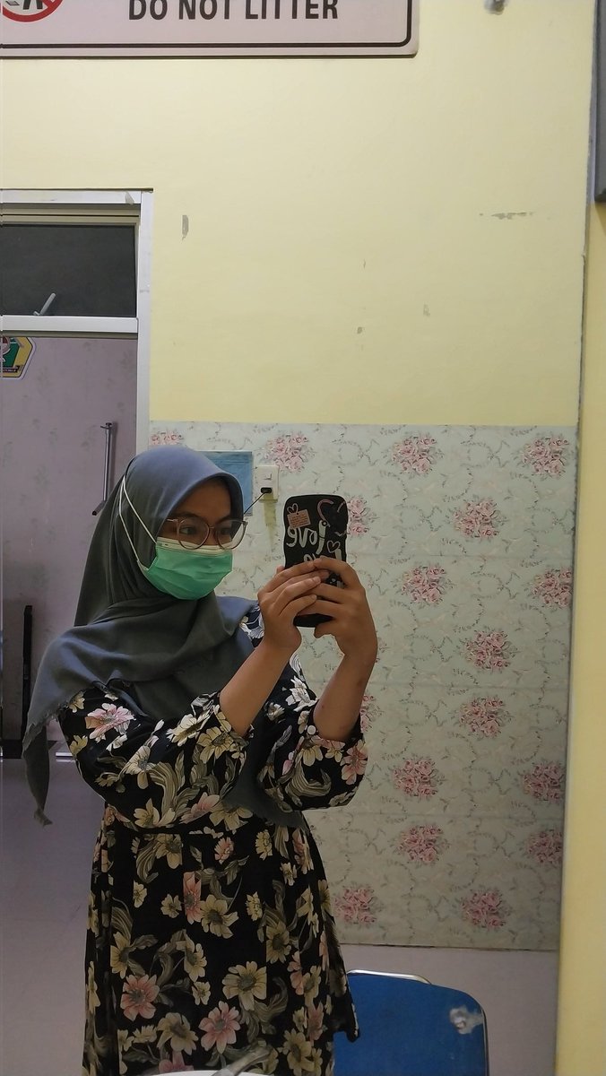 wikayo7's tweet image. Pake baju bunga" supaya jaga pagi ini harum 👌