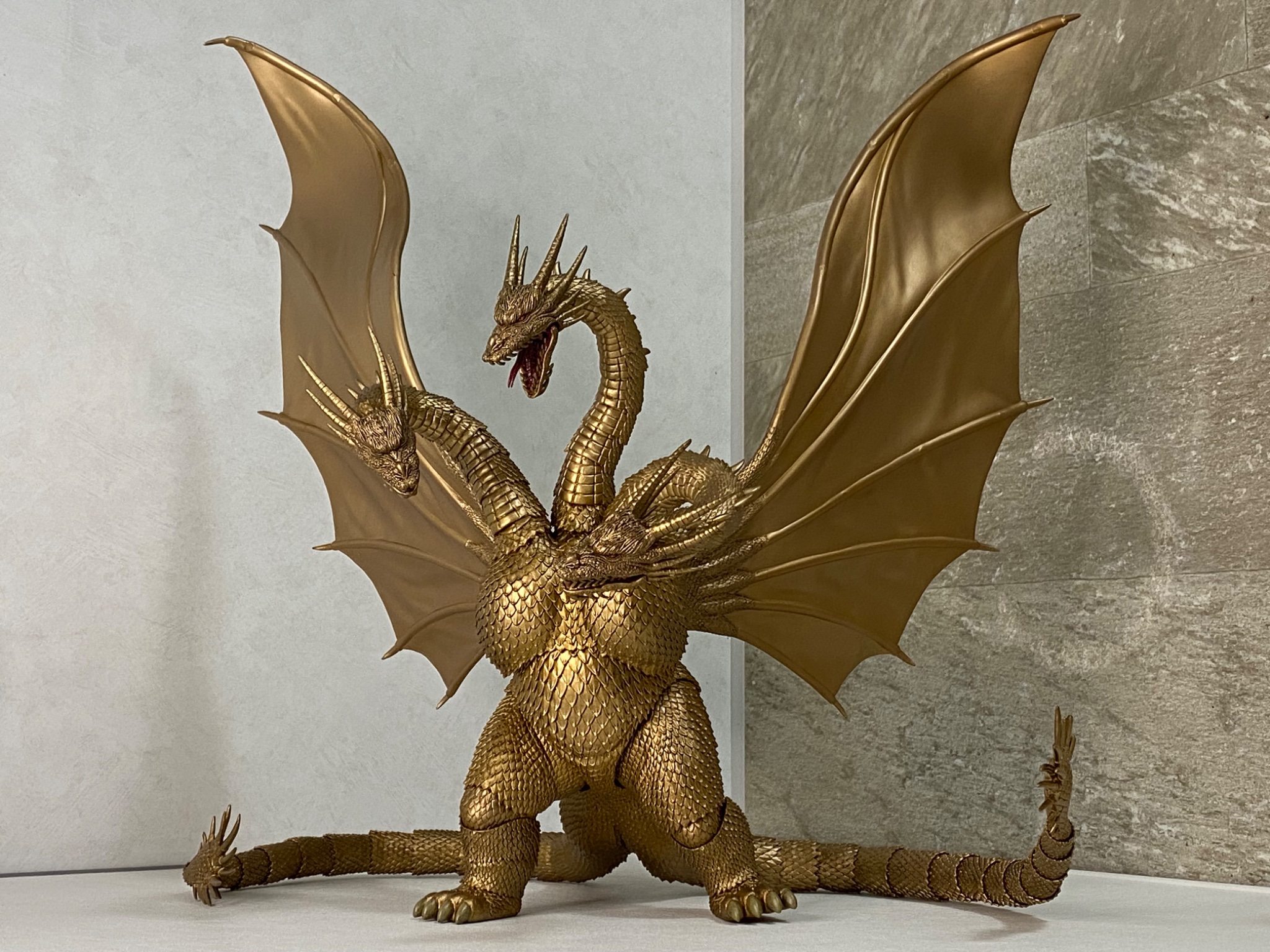 貴重　貿易センタービルを破壊するゴジラ Godzilla rips through Tokyo Metropolitan building - YouTube