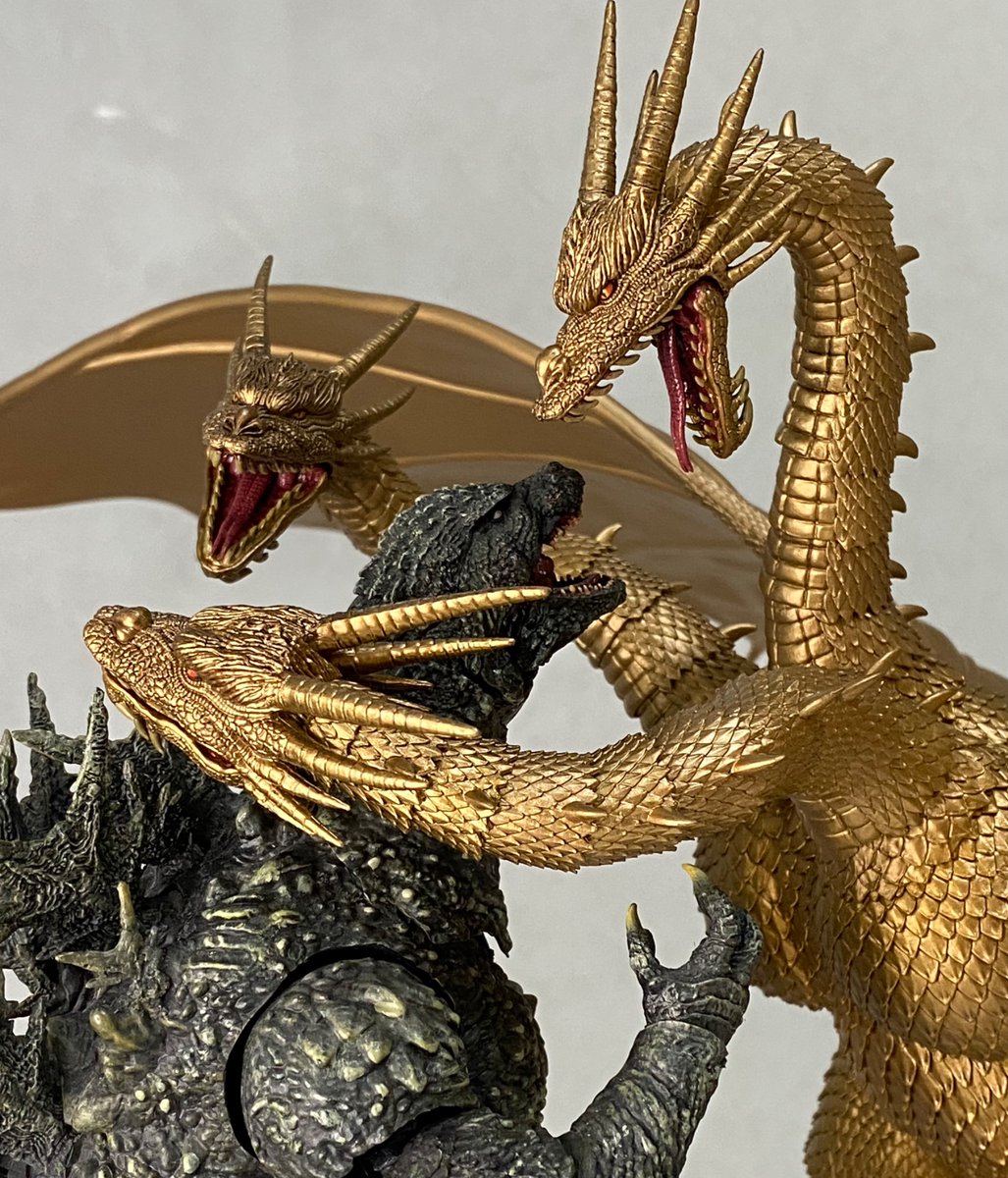 造形工房パオキングギドラ1991・専用ベースセット 造型工房パオのキングギドラ1991です。 福岡湾上空で空自と交戦中の