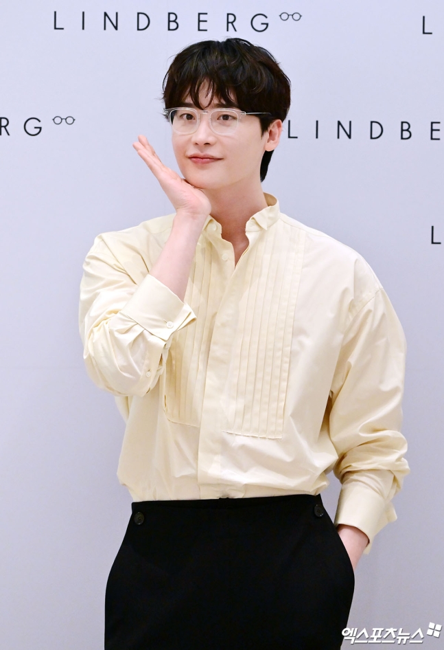 cielo_0914's tweet photo. 헐 이종석 린드버그 행사 기사사진!!
귀여워!!😇🧡

#이종석 #LeeJongSuk #jongsuk https://t.co/0JWNj7t3OM