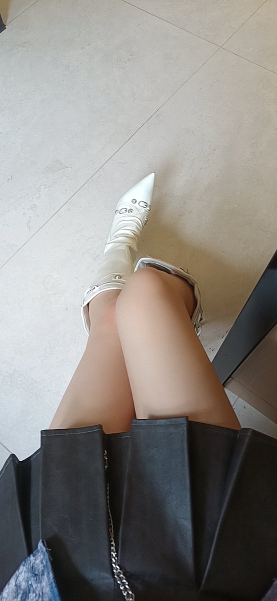 新买了一双靴子~真是太好看了！
#femalemask #masker