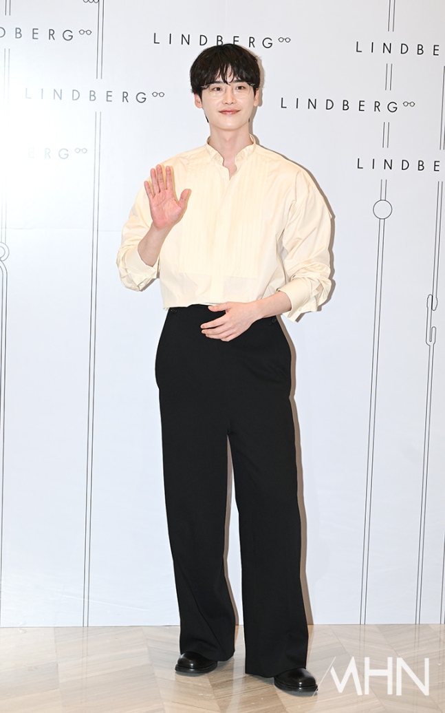 cielo_0914's tweet photo. 헐 이종석 린드버그 행사 기사사진!!
귀여워!!😇🧡

#이종석 #LeeJongSuk #jongsuk https://t.co/0JWNj7t3OM