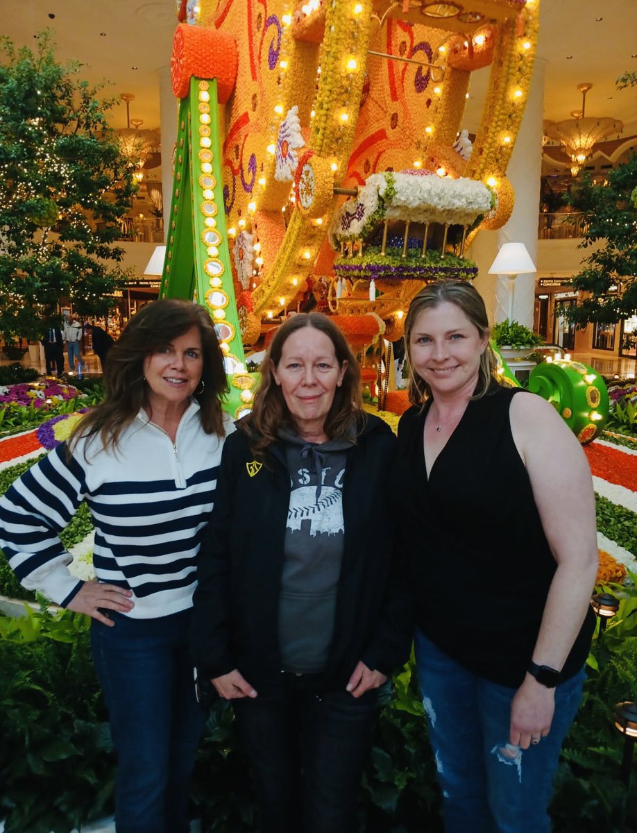 PlymouthCoach's tweet image. RED SOX NURSE’s NIGHT- One of our Suburbans picked up these lovely Nurses from Plymouth &amp;amp; Marshfield. The game was rained out so they headed to #LegalSeafood for dinner then to #EncoreCasino. 

#arrivetogether #specialoccasionlimo #southshoreslimoservice

Plymouthcoach.com