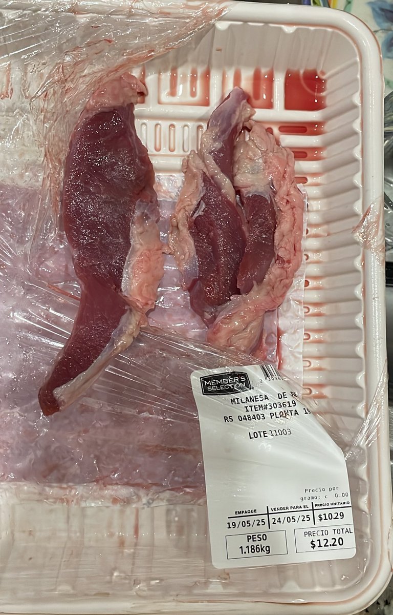 gatitaferoz507's tweet photo. PriceSmartPanamá tiene 0 en control de calidad. No es la 1ra vez que compro MILANESA y me vienen, atrás, escondidas, estas tiras de cuero que NO son MILANESAS. Esto debe considerarse ESTAFA @AcodecoPma https://t.co/F66I3u48BX