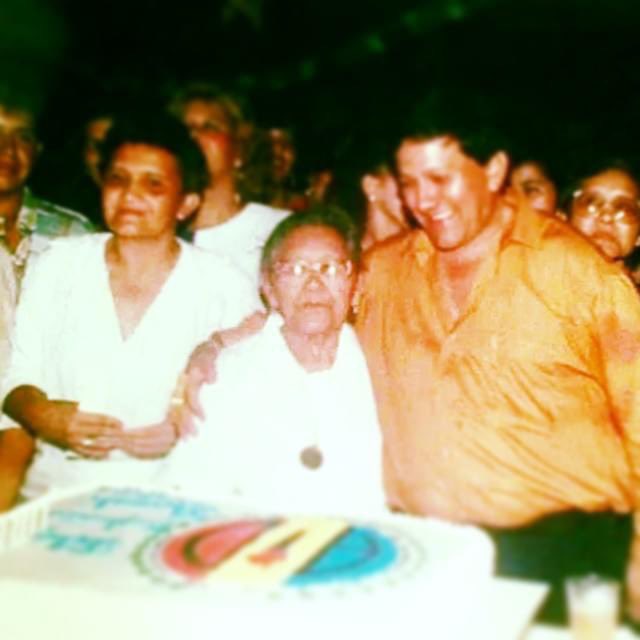 adbernabe's tweet photo. Hace 22 años, 28 de mayo, nos quedó marcado para la eternidad, mi madre Cristina Parra de Gutiérrez, se fue al cielo.

Amada madre, el amor que sembraste en nuestras vidas sigue floreciendo cada día. Tu dulzura, tu fortaleza y tu ejemplo siguen guiando nuestros pasos. 

Aunque ya no estás físicamente con nosotros, tu presencia vive en cada recuerdo, en cada gesto de bondad que nos enseñaste, en cada oración que te lleva nuestro corazón.

Nuestra tranquilidad es saber que estás al lado de nuestro padre, Rosendo Gutiérrez Mirabal. 

Tus hijos, hijas, nietos, nietas, sobrinos y sobrinas, te recordamos con amor profundo y gratitud eterna.
 Tu legado permanece, y tu luz nunca se apaga.

¡Te amaré por siempre! ♥️🫂