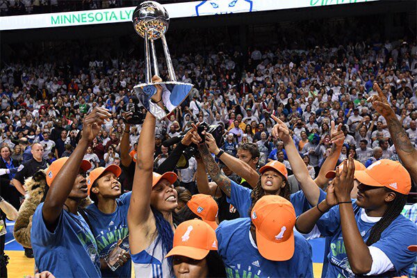 jordynbtw's tweet photo. women’s sports in Minnesota just get shit done https://t.co/sZ0f3H1bz4