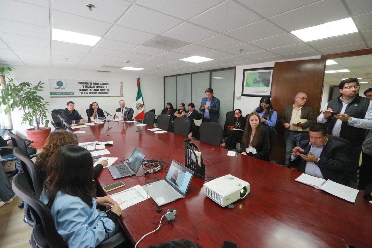 Jesús Cuanalo (@jesuscuanalo) on Twitter photo En la Comisión de Medio Ambiente y Recursos Naturales de la Cámara de Diputados, se aprobó por unanimidad la iniciativa de ley de la regulación de los vehículos todo terreno en las Áreas Naturales Protegidas. Presentada por <a href="/astudilloqro/">Ricardo Astudillo</a> (abro hilo) En la Comisión de Medio Ambiente y Recursos Naturales de la Cámara de Diputados, se aprobó por unanimidad la iniciativa de ley de la regulación de los vehículos todo terreno en las Áreas Naturales Protegidas. Presentada por <a href="/astudilloqro/">Ricardo Astudillo</a> (abro hilo)
