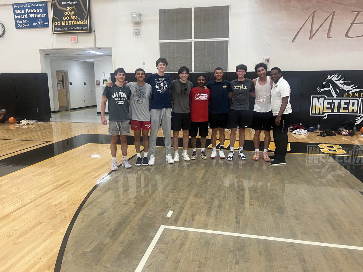 MV Basketball tweet media