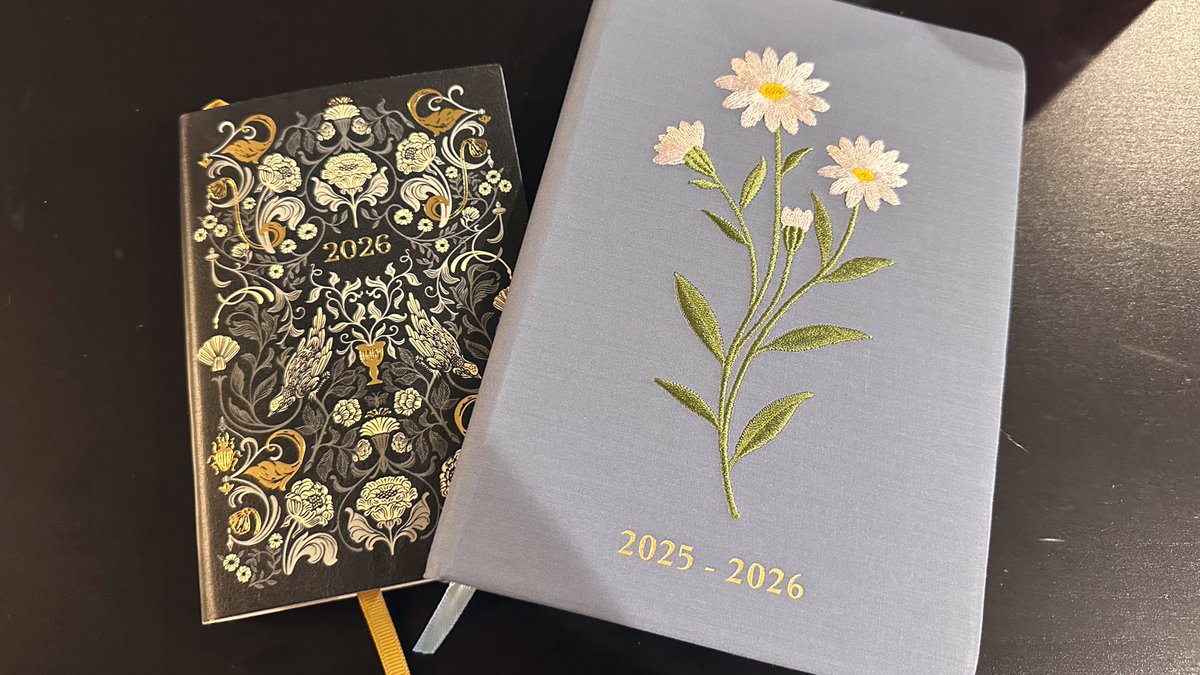 Do you like my new planners and my dirty table? 😌✨💜☁️