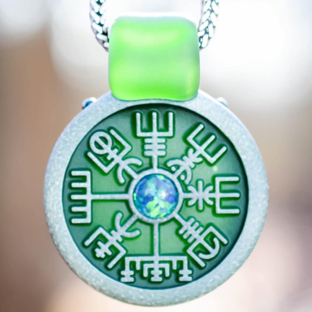 nickhiltbold's tweet image. Another gorgeous Norse Compass pendant
#glassmaze #glassmaze_ #opal #norse #norsecompass #pendantsofig #pendantoftheday #potd #longbranch #puffsmokeshopnj #borolove #bestofglass #heady #headyglass #glassforsale #headyglassforsale #glassart #glassartsociety #lampwork