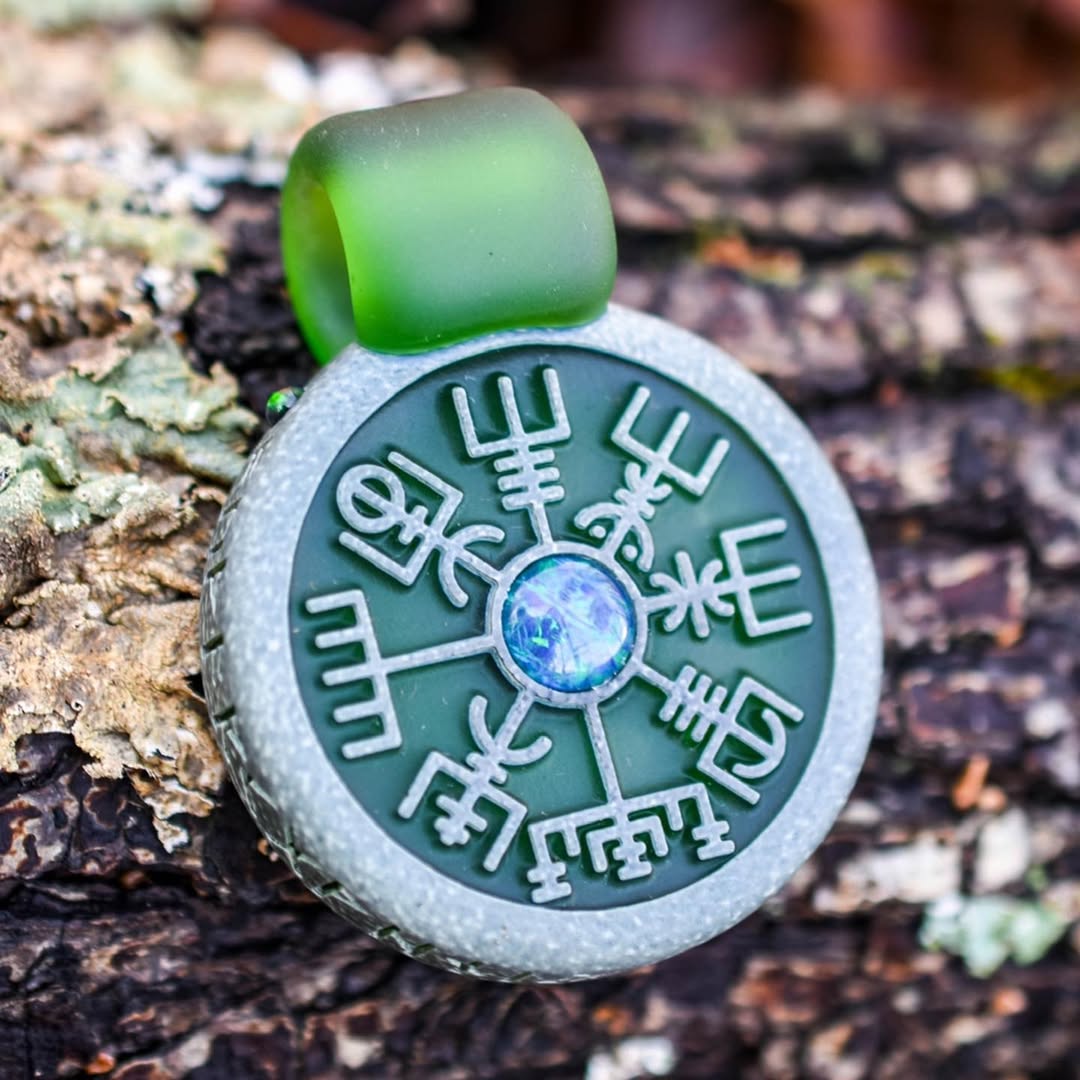nickhiltbold's tweet image. Another gorgeous Norse Compass pendant
#glassmaze #glassmaze_ #opal #norse #norsecompass #pendantsofig #pendantoftheday #potd #longbranch #puffsmokeshopnj #borolove #bestofglass #heady #headyglass #glassforsale #headyglassforsale #glassart #glassartsociety #lampwork