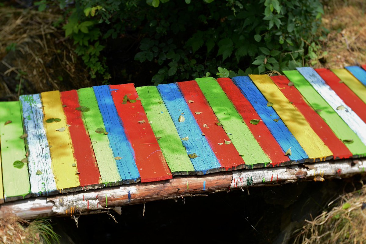 14日（土）はLGBTQにじいろ電話相談の日です。パートナーや家族、友人との関係、職場や学校の問題など専門相談員がお話を伺います。予約不要ですので、当日お電話ください。

相談受付時間：13時～16時
専用電話：03-3464-3401