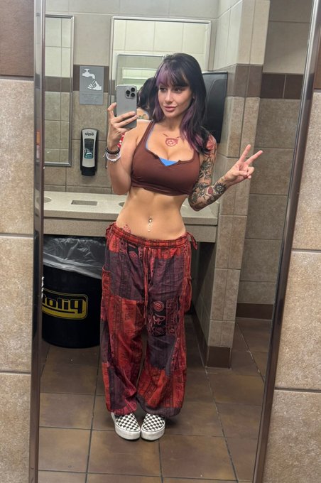 Watch Lauren Hunt's leaked NSFW photo on TwXstars