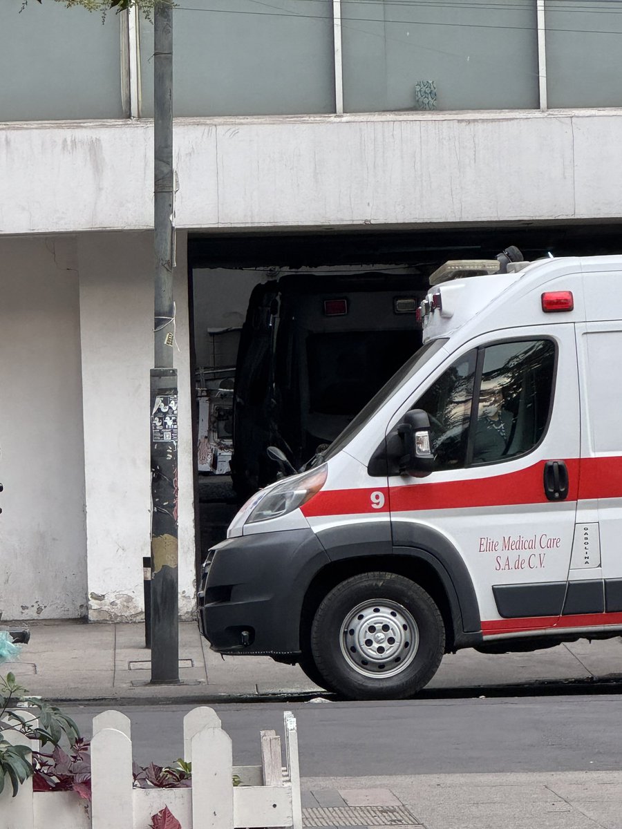 Ya es estacionamiento privado y propio 

Un agandalle las ambulancias QUE NO SON DEL SECTOR SALUD PÚBLICO, Es su TALLER de reparaciones y acaparando TODOS los lugares de <a href="/ecoParq/">ecoParq</a> Calle Morelia

<a href="/AlessandraRdlv/">Alessandra Rojo de la Vega</a> <a href="/AlcCuauhtemocMx/">Alcaldía Cuauhtémoc</a> <a href="/SSC_CDMX/">SSC CDMX</a> <a href="/RomaNorte2/">Roma Norte II</a> <a href="/PlazaRomita/">Plaza Romita</a> <a href="/pzaluiscabrera/">Plaza Luis Cabrera</a>