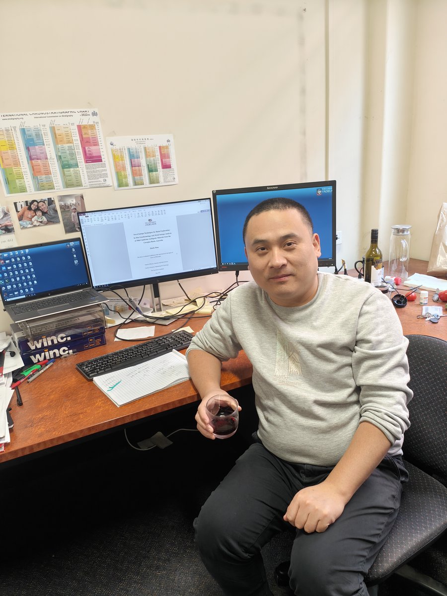 GradSchoolUofA's tweet image. Congratulations to Zhufu Shao on a seismic milestone: PhD submitted! Isotopes tracked, basins explored, finally time to unearth some new adventures. 🌍🧪

#PhDsubmitted #Geoscience #Thesis