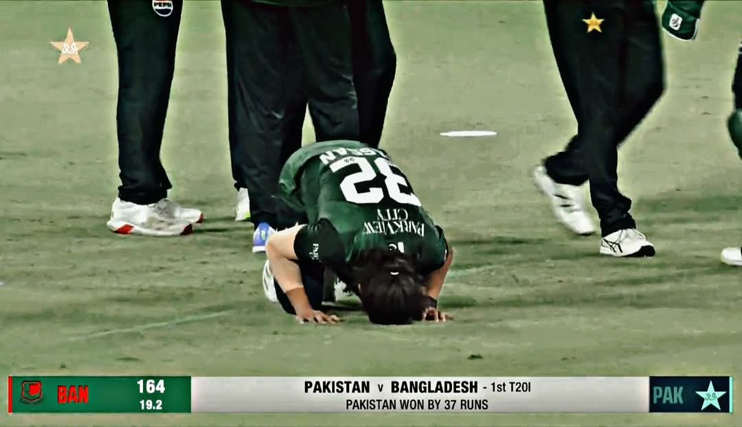 What a comeback by Hassan Ali 🔥

5 Wicket haul on comeback game. Brilliant 👏🏻

#HassanAli
#PAKvsBAN #BANvsPAK