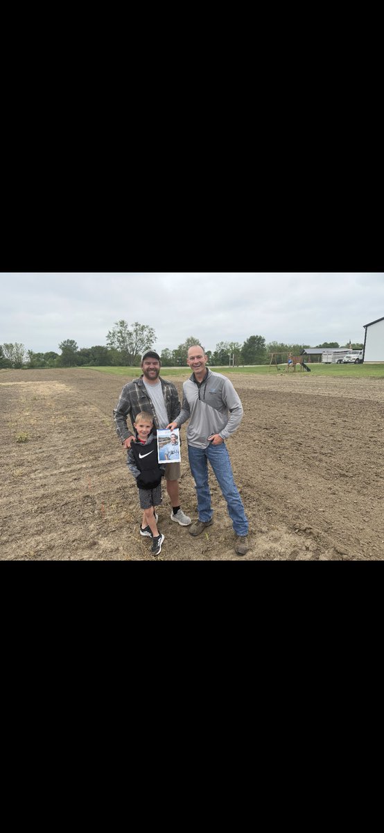 We were pretty excited to meet such a famous person today and get his autograph <a href="/PioneerSeeds/">Pioneer Seeds U.S.</a> <a href="/agronomist_shep/">Lance Shepherd</a> <a href="/JeffTacheny/">Jeff Tacheny</a>