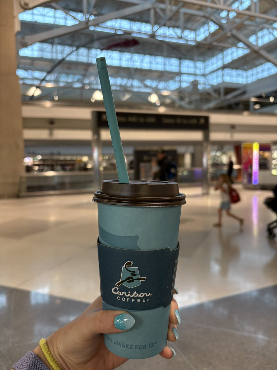 eemurdock's tweet photo. @cariboucoffee  when ur nails match ur fav coffee #campfiremocha  #lovethatbluestraw @DENAirport https://t.co/LQxO5h5n5R