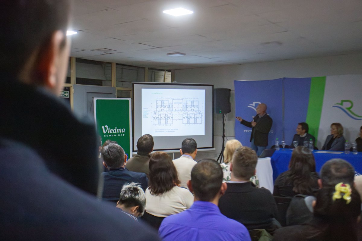OBRAS QUE SON OPORTUNIDADES PARA LOS JÓVENES RIONEGRINOS 

Hoy licitamos la nueva residencia universitaria para el CURZAS. Esta obra no es solo construir un edificio. Es abrir una puerta. Es decirle a cada joven rionegrino que no está solo.

Porque sabemos lo que cuesta dejar la