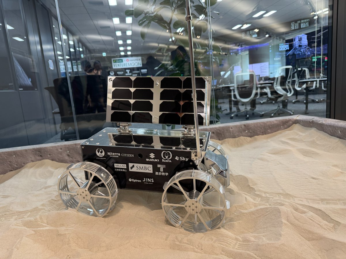 JALs_now's tweet image. 鶴丸よ、月へ届け🌕
#JAL 社長(グループCEO) 鳥取三津子が #ispace のHAKUTO-Rミッション・コントロール・センターを訪問！
JALがコーポレートパートナーとして支援する #HAKUTO_R ミッション2は、6月6日 4時24分(日本時間)に月面着陸に挑戦予定(変更の可能性あり)🚀

✈️［お知らせ］
#JALInformation