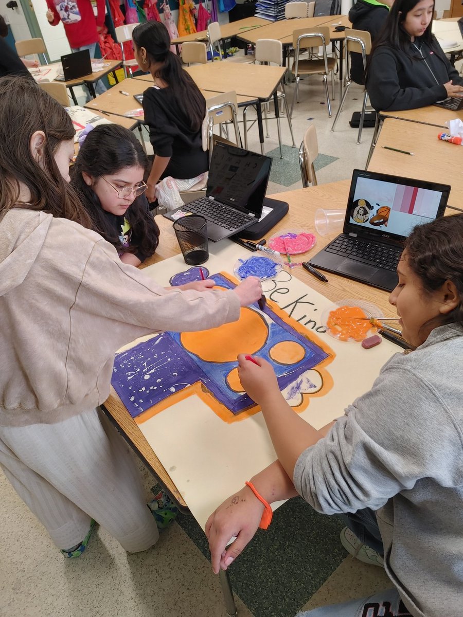 MsRomanArtClass's tweet image. 馃弨馃帹 Huge congratulations to our 5th graders for finishing these amazing basketball backboard murals! So proud of their creativity and teamwork!
Big thanks to @juliebotkin and @CoachNowlan for collaborating on this awesome project鈥攖eamwork makes the dream work 馃檶! @D59Rupley