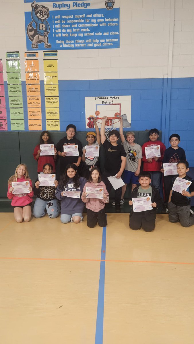 MsRomanArtClass's tweet image. 馃弨馃帹 Huge congratulations to our 5th graders for finishing these amazing basketball backboard murals! So proud of their creativity and teamwork!
Big thanks to @juliebotkin and @CoachNowlan for collaborating on this awesome project鈥攖eamwork makes the dream work 馃檶! @D59Rupley