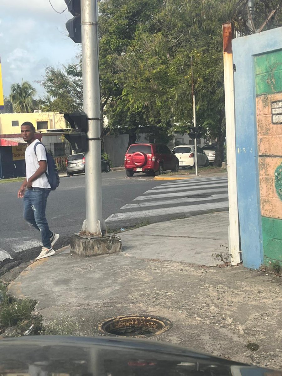 faraujo01's tweet image. Desastres en #SanCristobal, se desploma carretera San Antonio-Samango (gobierno hace obra sobre Río Nigua) y en plena ciudad alcantarillas sin tapa #Loyola. @MOPCRD @COE_RD @alcaldiascrd @RDPorLoAlto @GloriaCeballos7 @JeanSuriel @Osirisdleon @ListinDiario @rcavada @SIN24Horas