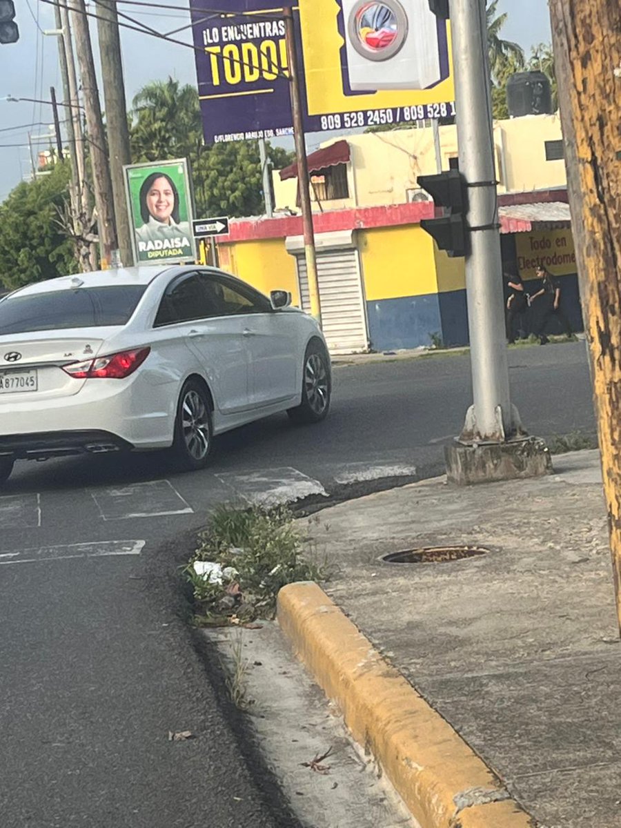faraujo01's tweet image. Desastres en #SanCristobal, se desploma carretera San Antonio-Samango (gobierno hace obra sobre Río Nigua) y en plena ciudad alcantarillas sin tapa #Loyola. @MOPCRD @COE_RD @alcaldiascrd @RDPorLoAlto @GloriaCeballos7 @JeanSuriel @Osirisdleon @ListinDiario @rcavada @SIN24Horas