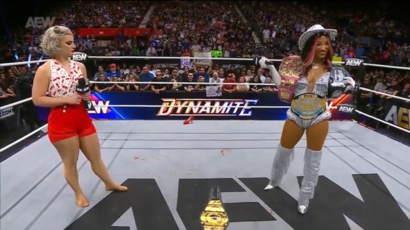 7DustOG's tweet image. Is the red heel in the back a hint at Mariah May ? #AEWDynamite