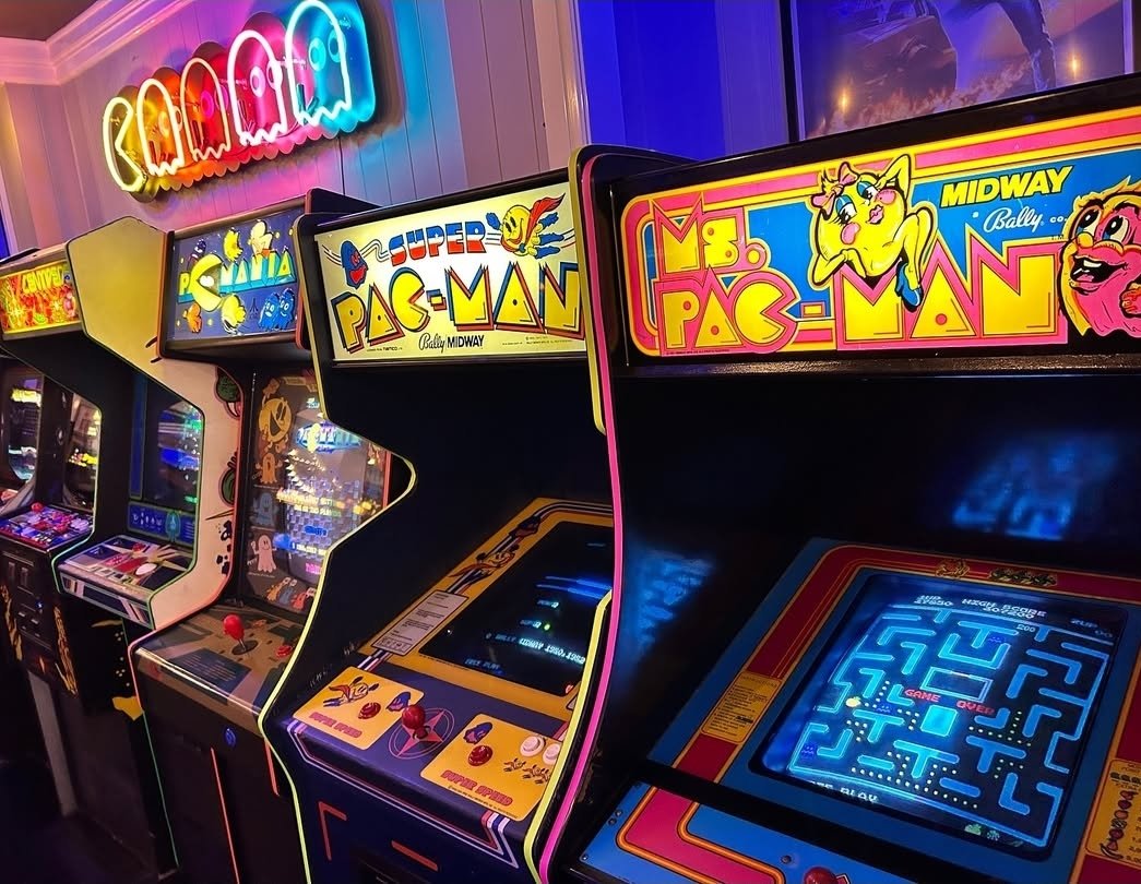 The game room at the mall.   Boy ... this sure brings back memories .  Who else  remembers?? 
I sucked at Pac- Man... I would get eaten by the ghosts every single time.    😂