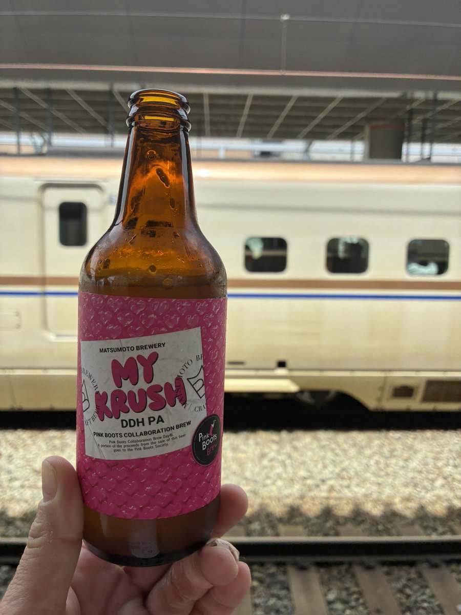 ryujit1014's tweet photo. 本日の逸杯^_^
長野、松本ブルワリーさんよりMY KRUSH DDH PA。新しいホップKRUSHを使用したトロピカルなDDH PA。ストーンフルーツな香り。歩き飲みのためコメント無しで🍻
#松本ブルワリー
#mykrush
#ddhpale
#ペールエール
#beer #craftbeer https://t.co/52YecRai0O