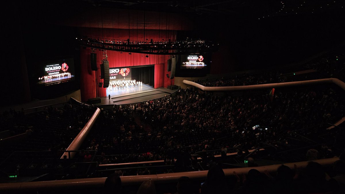 Anoche, la Gala Elisa y Amigos "Bolero" iluminó el Auditorio Nacional con una velada llena de danza y emoción, acompañada de bailarines de todo el mundo, como Léonore Baulac y Marc Moreau, Étoiles de la Ópera de París. 🩰✨