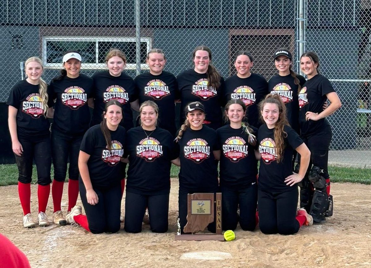 Bulldog Barstool (State Champs) tweet media