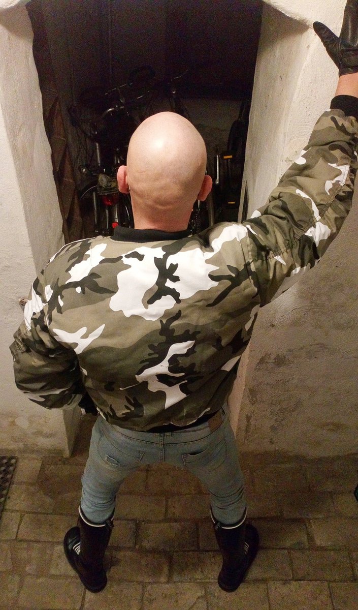 Freshly shaved, he needs to fuck