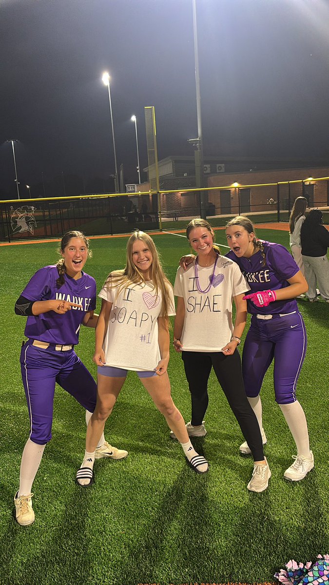 Familiar faces in the stands tonight 👀