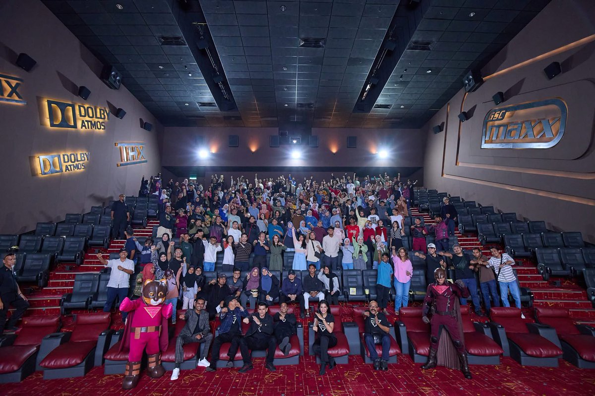 GSCinemas's tweet photo. Meriah GILA dan Power Mega Fans Screening Astro Shaw's Keluang Man di GSC IOI City Mall! 🦇🔥

#FilemKeluangMan kini ditayang! Cepat grab tiket korang dan kita enjoiii sama-sama di pawagam GSC sekarang! 🇲🇾

#KeluangMan #TayanganKhasPeminaat #AstroShaw #SapotLokal #KeluangManMovie https://t.co/KVvu6Rrn0Y