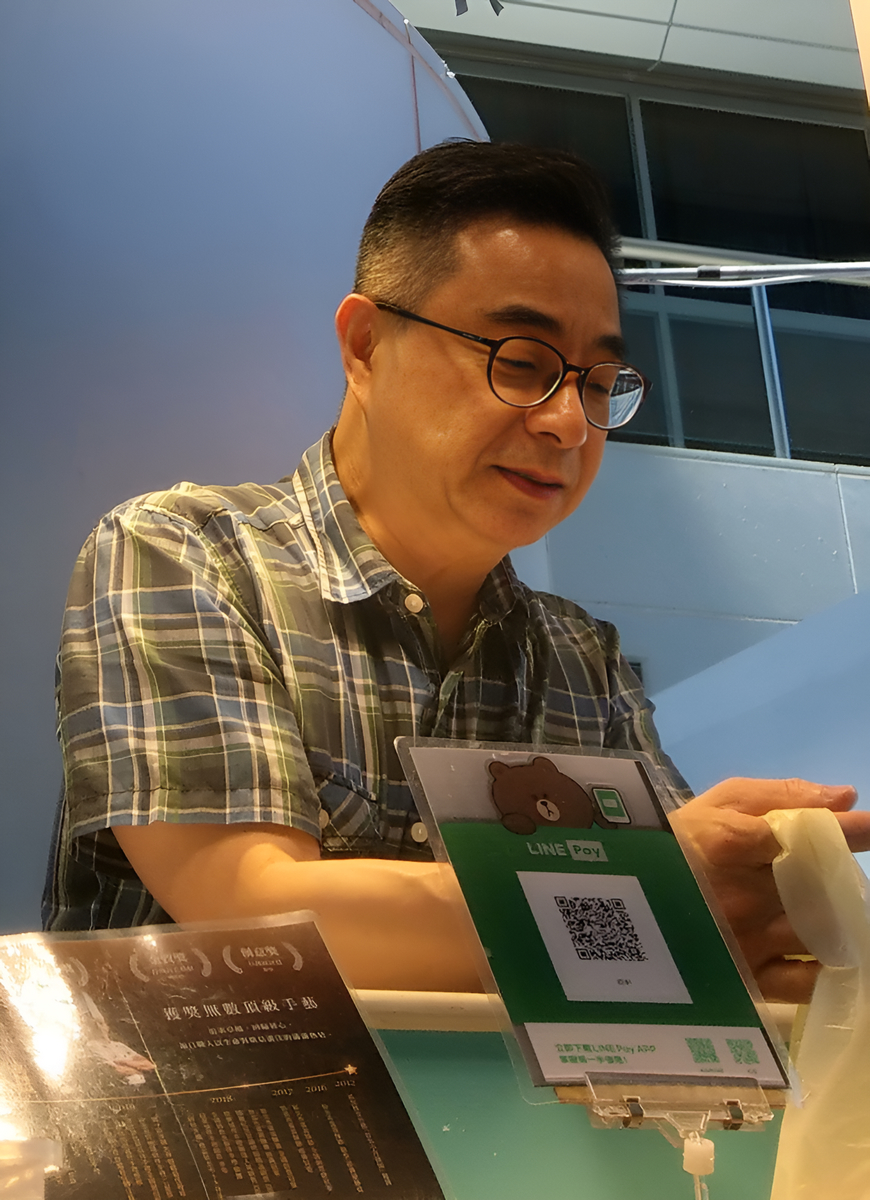 老闆～我買十個有送人嗎？