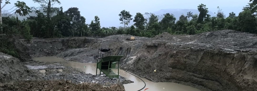 EcEnDirecto's tweet image. #ATENCIÓN 
Operaciones militares fueron ejecutadas por personal militar del Ejército Ecuatoriano, en el sector de los #Pinchos, parroquia Los Encuentros, cantón Zamora, con el objetivo de controlar la actividad de extracción #ilegal de minerales, y contaminación del medio