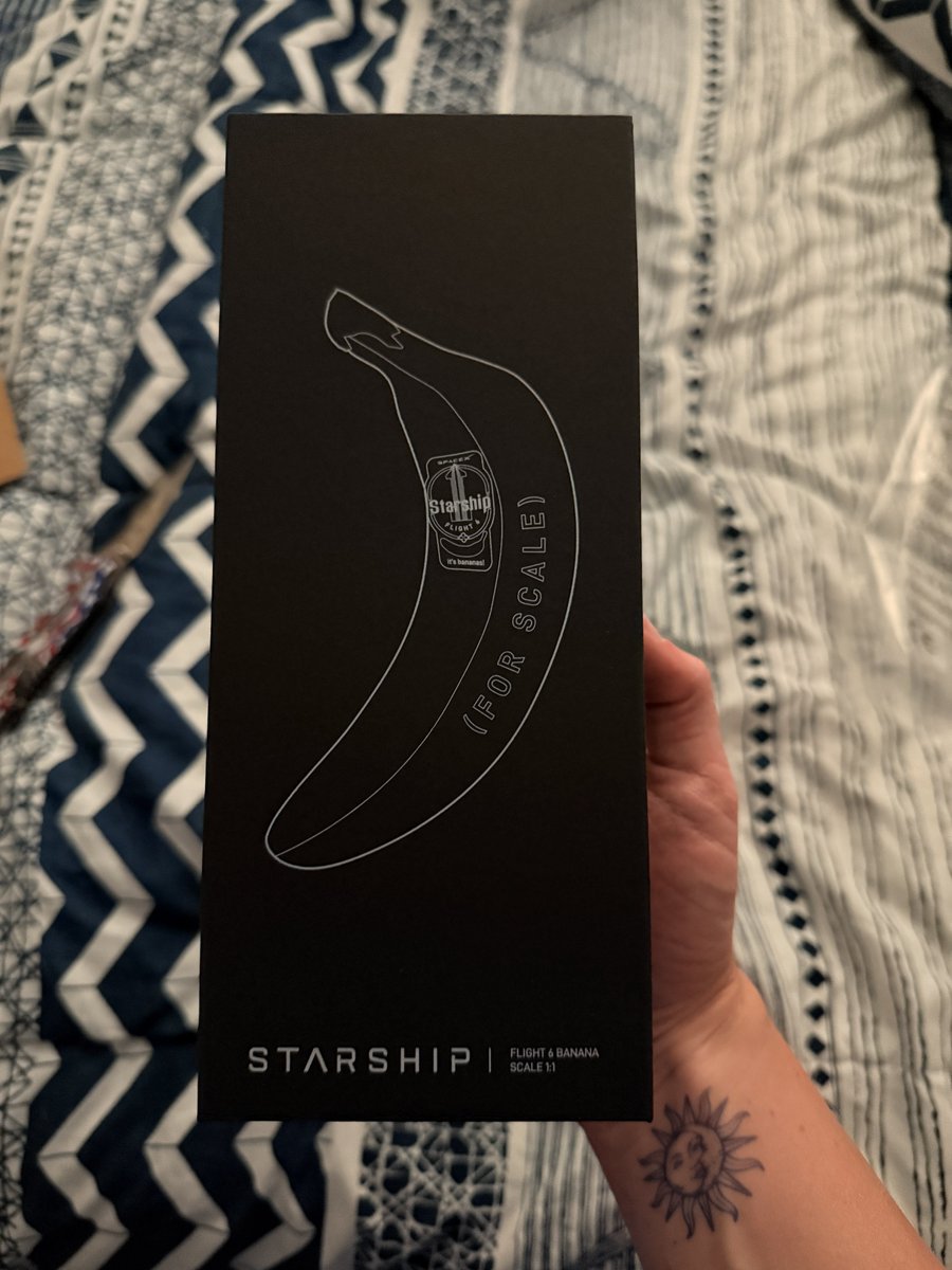 Banana (for scale) is so silly, I love it. Also, SpaceX went so hard on the packaging, which is especially funny for something so ridiculous 🤣