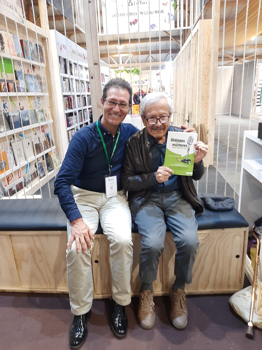 Dialogosconlaes's tweet photo. El escritor Arturo Naranjo, coautor de Diálogos con escritores en la FILBO 2025. Aquí algunas fotografías con el maestro Milcíades Arévalo y escritores españoles en el pabellón del país invitado de Honor. @Avanteditorial #dialogosconescritores  #Espana https://t.co/leTQMuM6nC