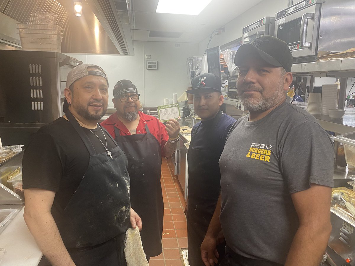 realjbrown's tweet photo. @Chilis Arlington Heights was the place to be on Wednesday, this team owned the evening and delivered on Chilihead Hospitality while living our purpose! #ChilisLove @ckouzmanoff1 🌶️ https://t.co/75MA0l7QPD