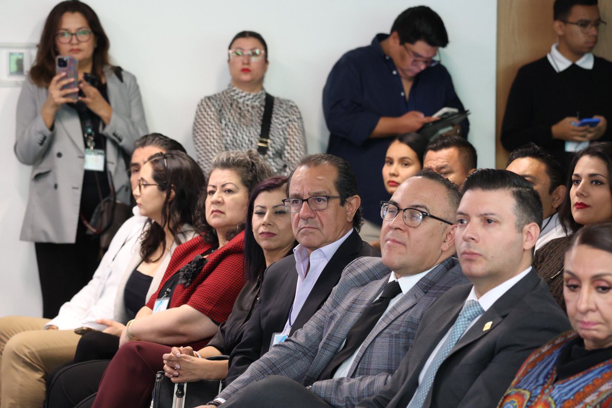 El Presidente de la CANACINTRA, Ing. Alfredo Sahagún Sánchez, testificó la presentación del distintivo #HechoEnMéxico por parte del Coordinador de Corredor Económico del Bienestar, <a href="/CesarGuti18/">CesarGuti</a> en el marco de la sesión de la Comisión de Desarrollo Económico Sustentable.