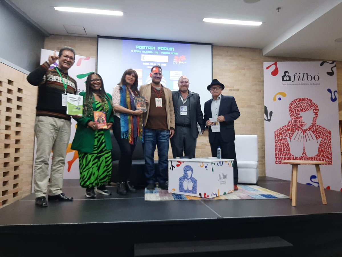 El escritor Arturo Naranjo, coautor de Diálogos con escritores en la FILBO 2025. Aquí algunas fotografías con el maestro Milcíades Arévalo y escritores españoles en el pabellón del país invitado de Honor. <a href="/Avanteditorial/">Editorial Avant</a> #dialogosconescritores  #Espana