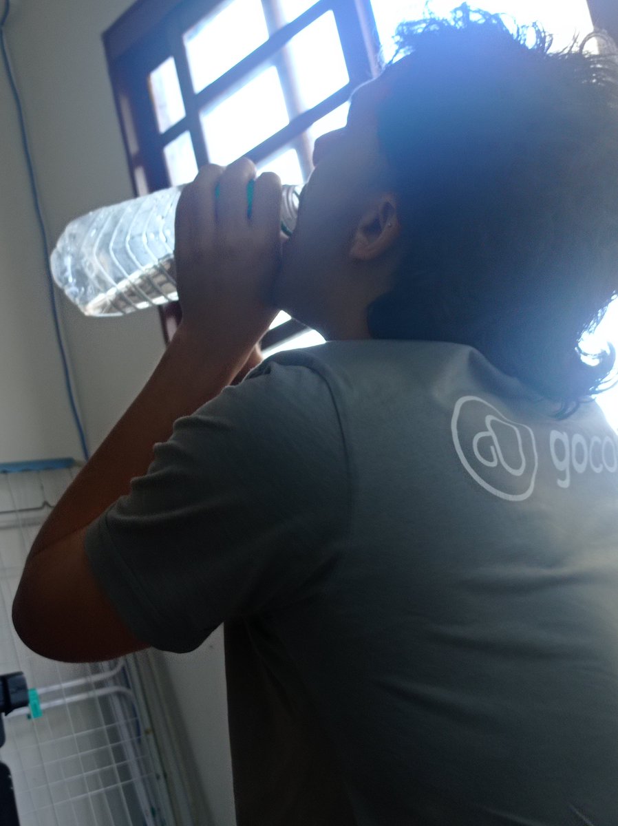 luu_vernilo's tweet photo. Lembrem-se crianças, manter a hidratação para a sessão fluir melhor https://t.co/jLbV7AN7Te